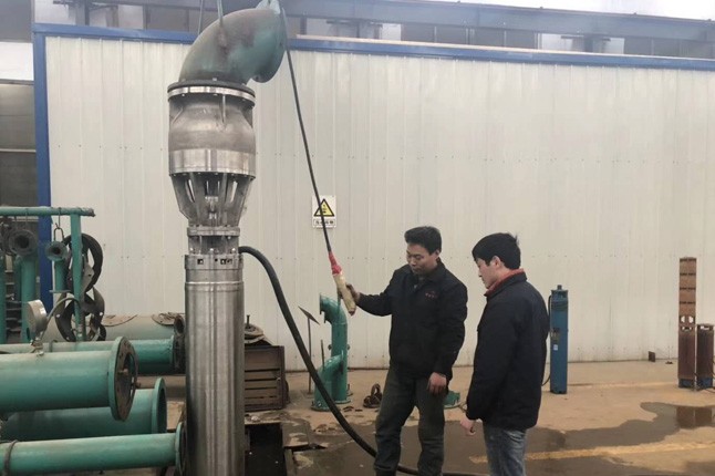 流量1200立方、楊程18米的不銹鋼304材質(zhì)潛水泵測(cè)試合格